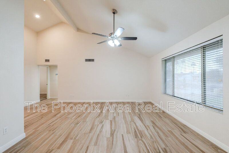 3231 N Woodburne Dr - Photo 5 of 32