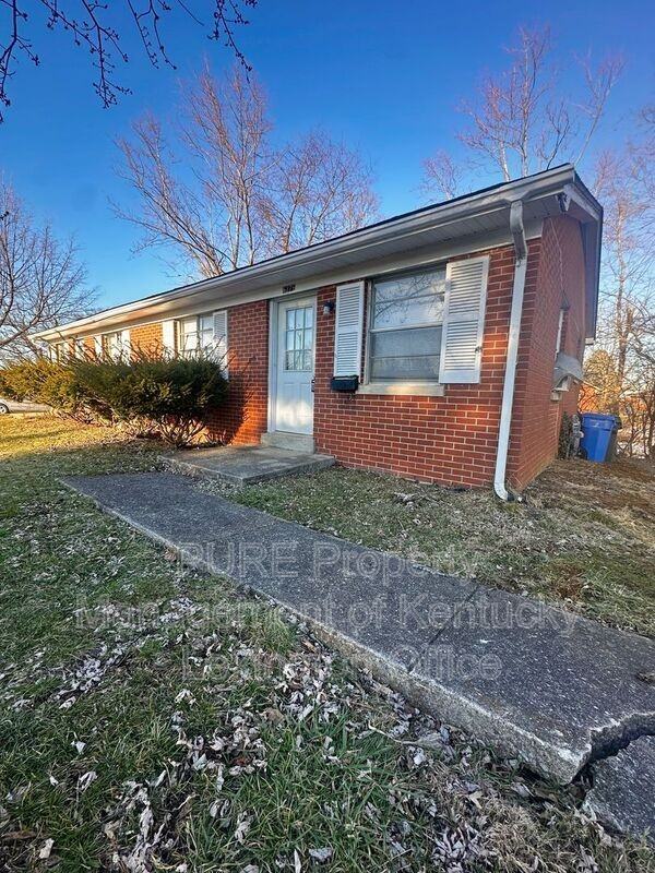 627 1/2 Silverleaf Dr - Photo 2 of 13