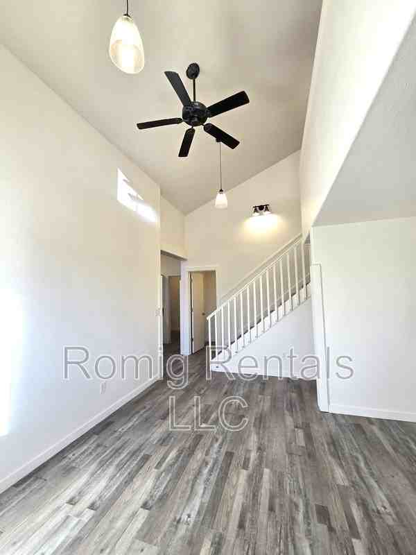 1206 B St #B - Photo 2 of 15
