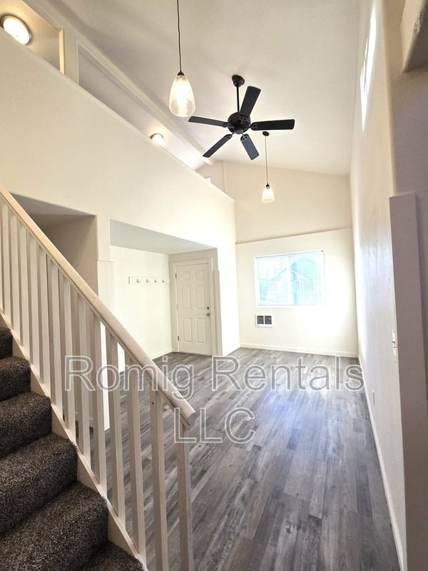 1206 B St #B - Photo 3 of 15