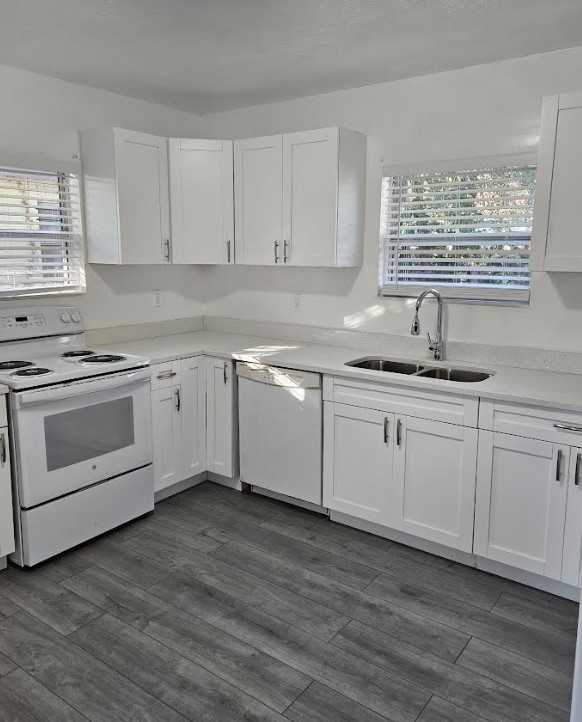 1741 W Walnut St - Photo 2 of 4