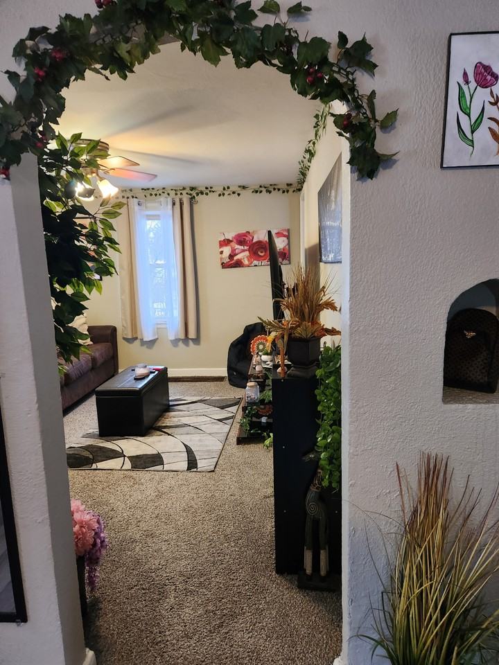 1828 Eddy Ln - Photo 2 of 6