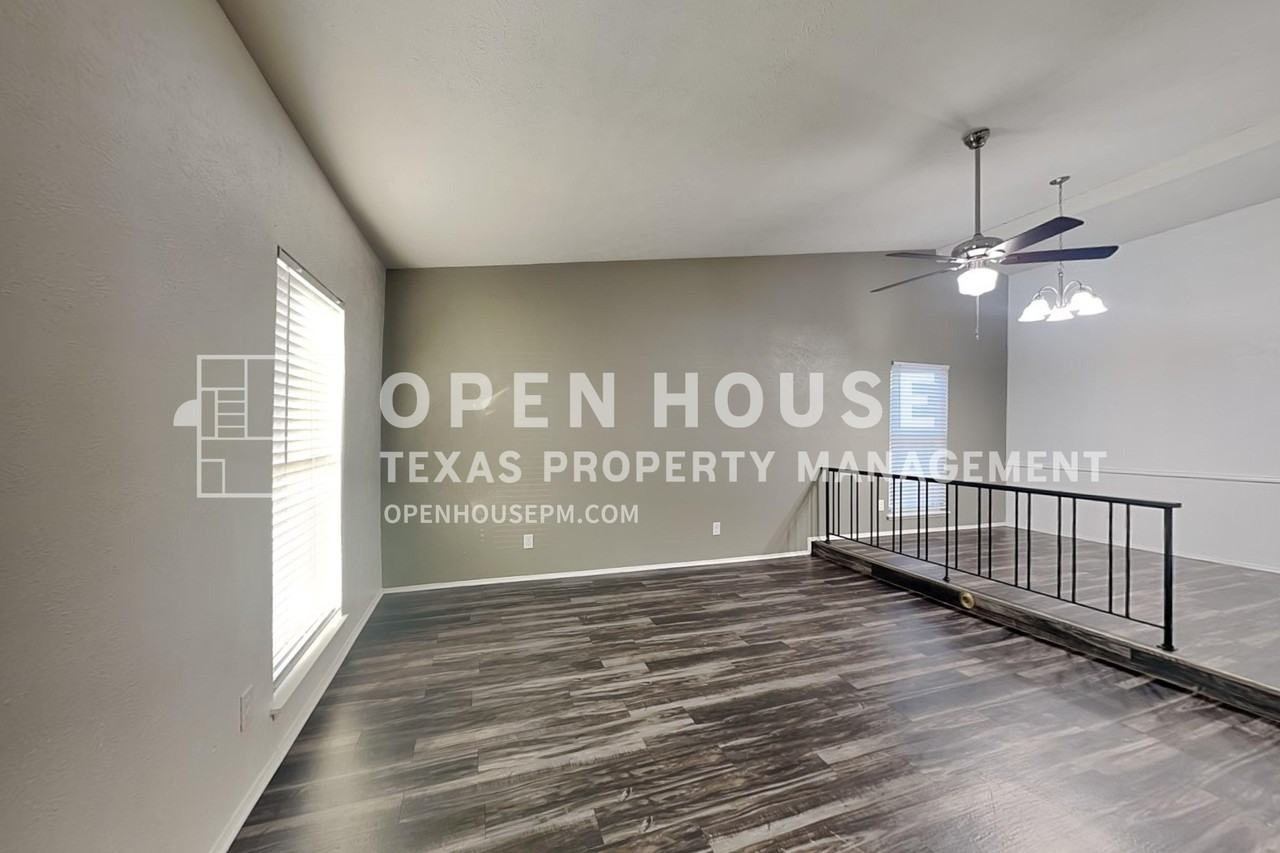 7005 Forestview Dr - Photo 3 of 25