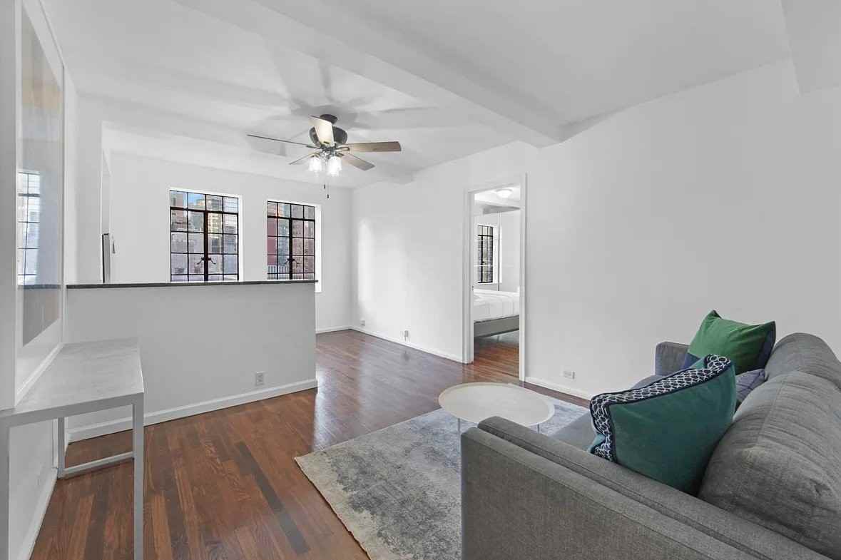 45 Tudor City Pl - Photo 2 of 7