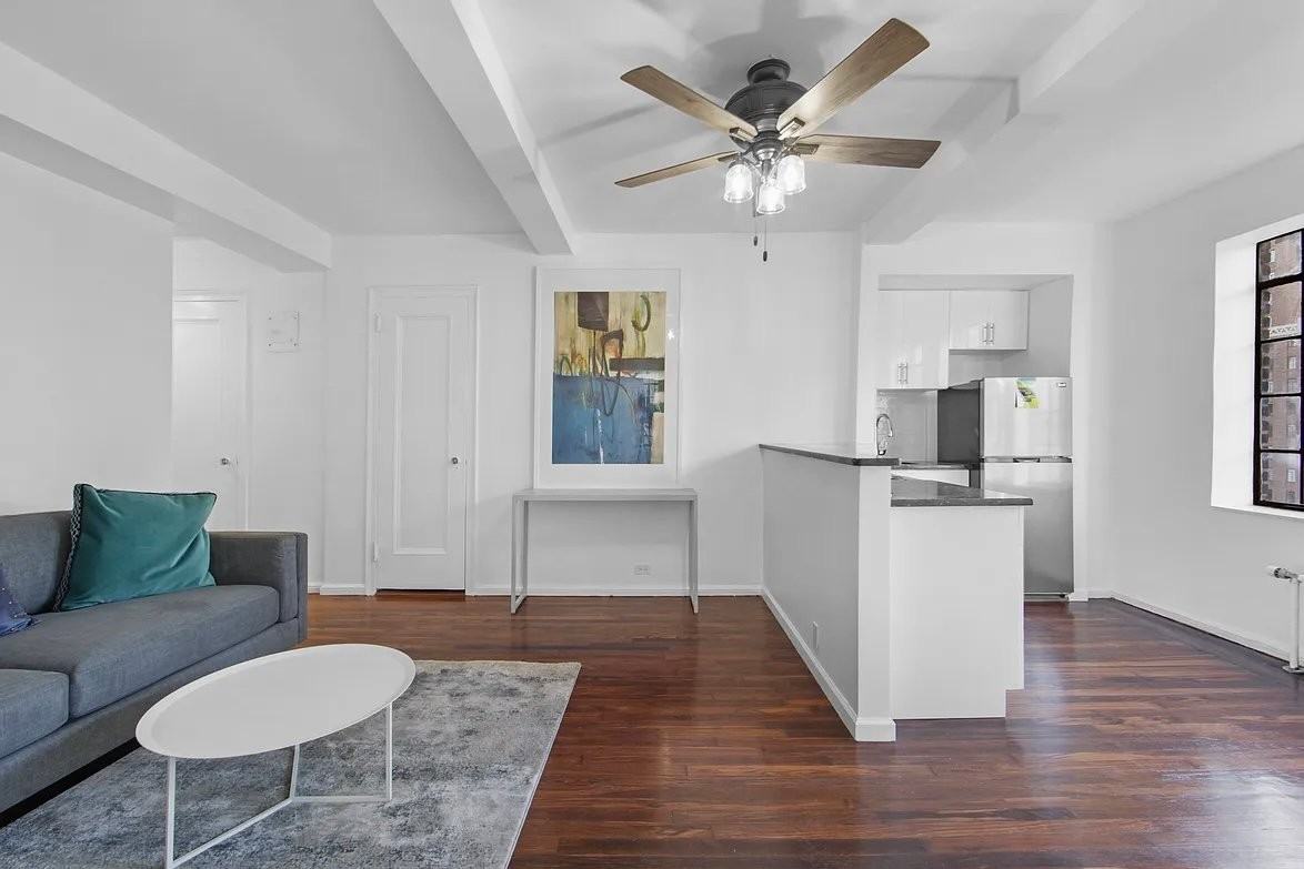 45 Tudor City Pl - Photo 3 of 7