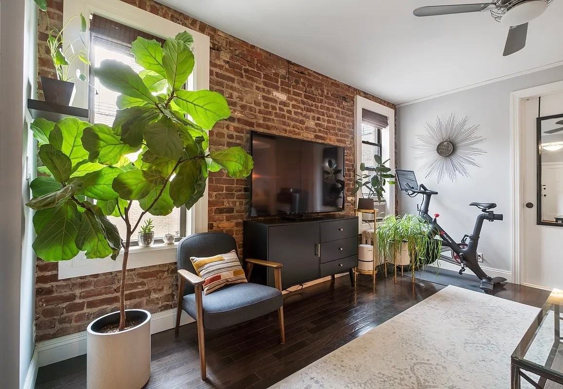 85 Barrow St - Photo 2 of 7