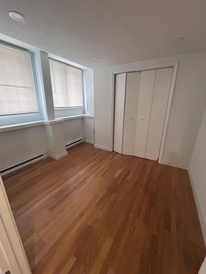 509 E Broadway #19G - Photo 7 of 9