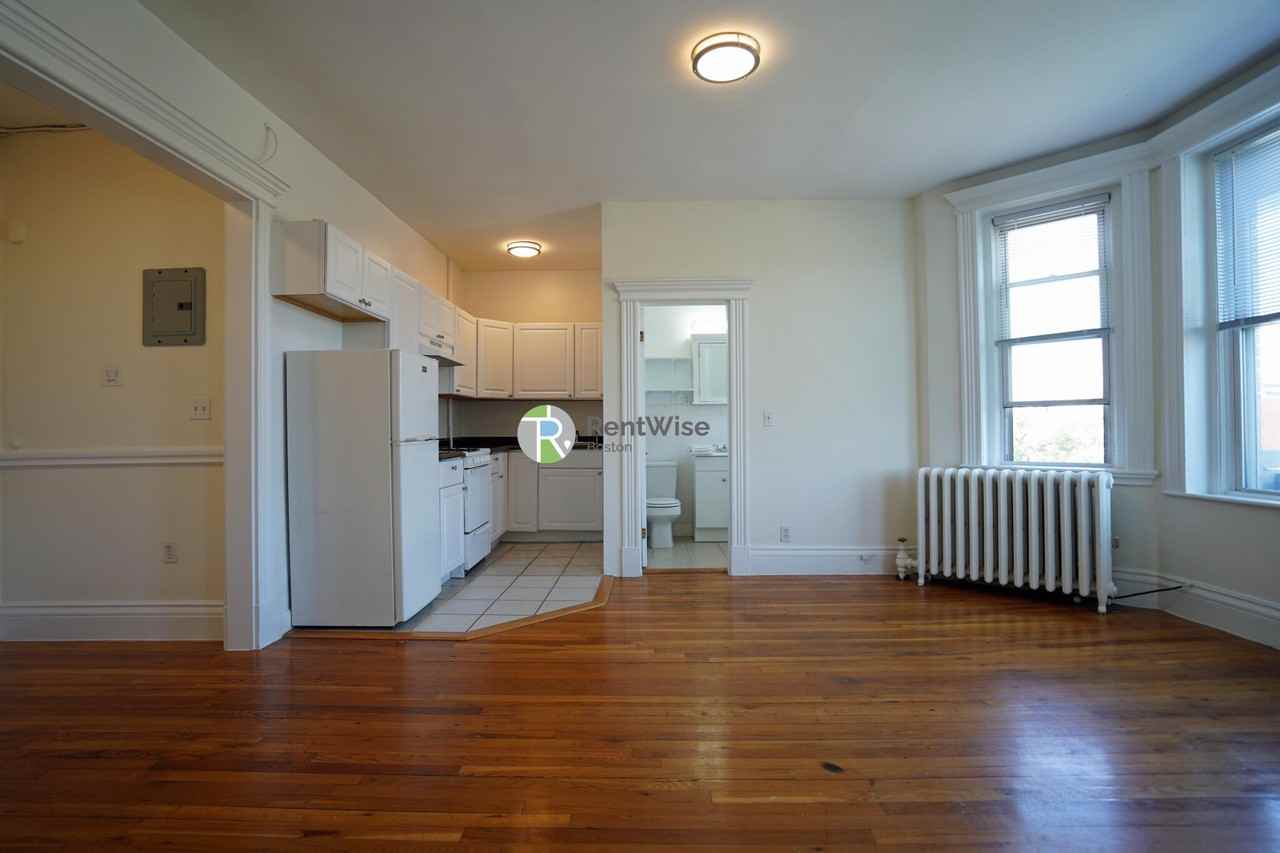 1302 Commonwealth Ave #32 - Photo 5 of 21