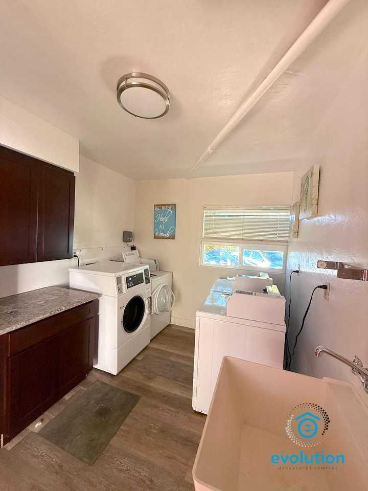 1111 Adella Ave - Photo 6 of 6