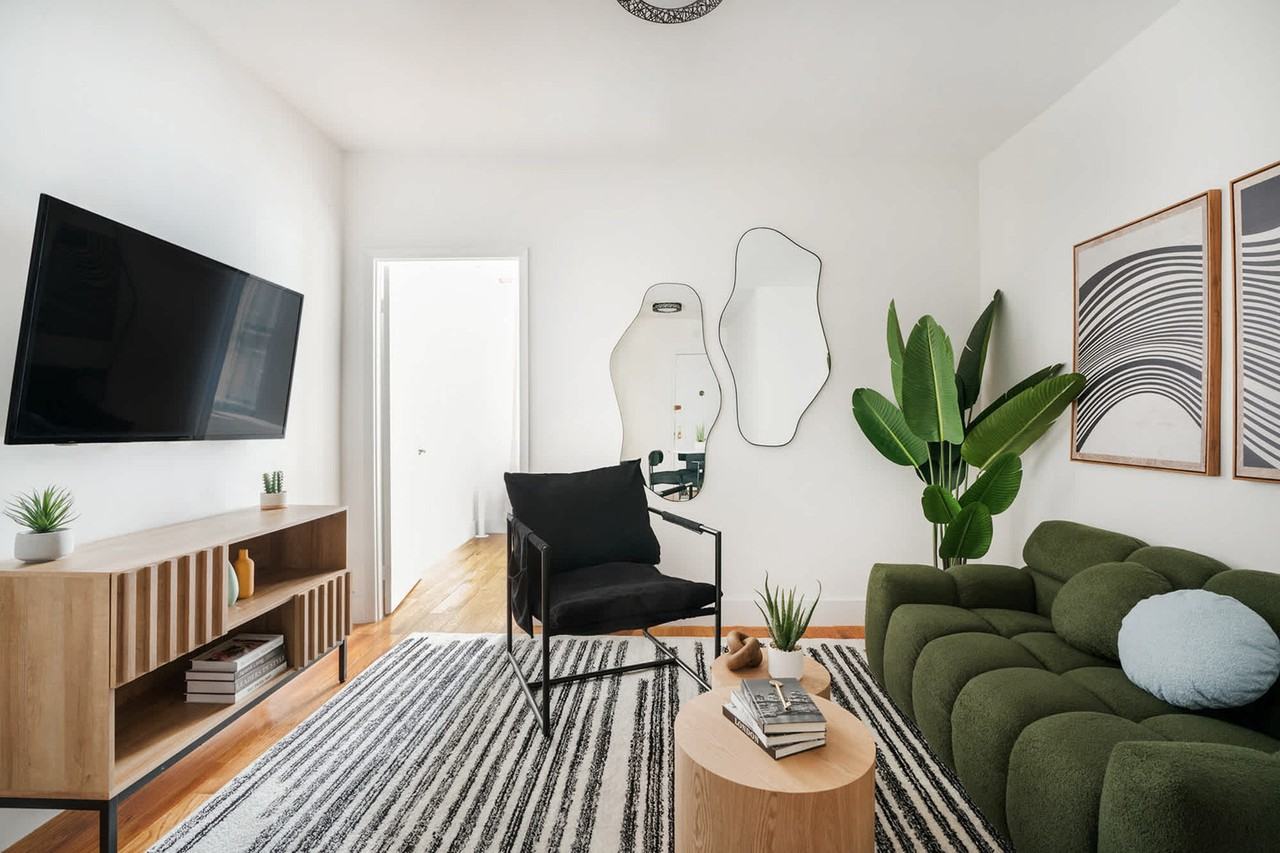 444 West 48th Street - Photo 3 of 21