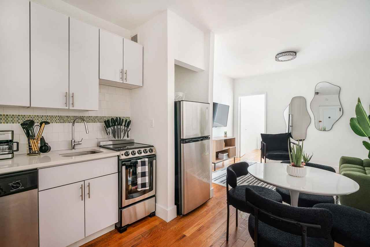 444 West 48th Street - Photo 4 of 21