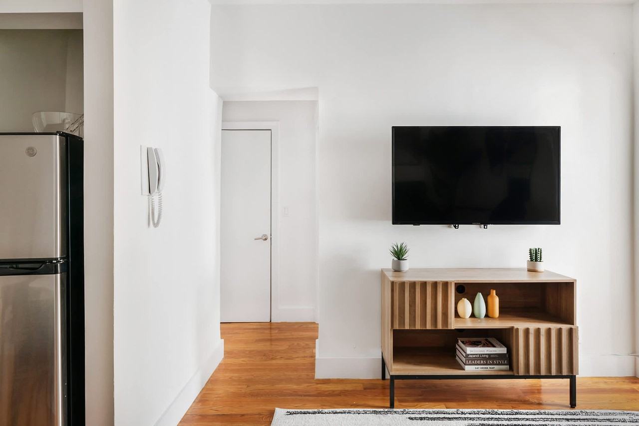 444 West 48th Street - Photo 6 of 21