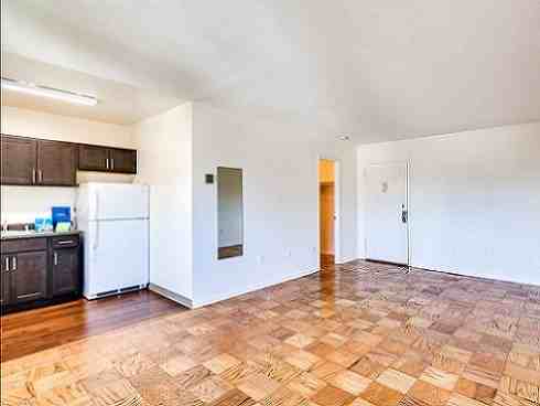 611 Park Avenue - Photo 5 of 29