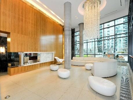 215 Fort York Boulevard - Photo 4 of 10