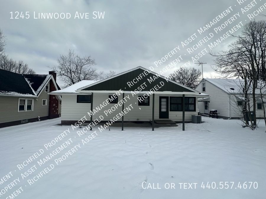 1245 Linwood Ave Sw - Photo 2 of 7