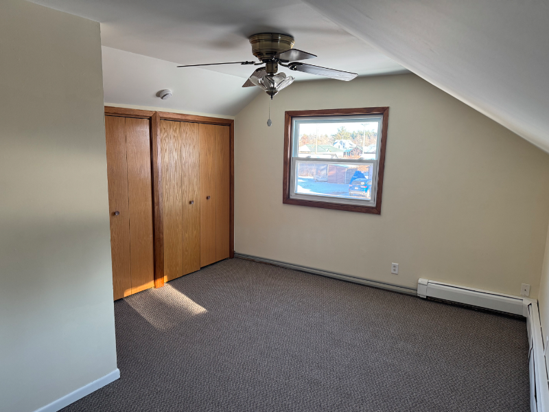 101 S Summit St - Photo 3 of 8