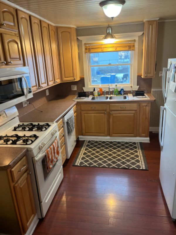 110 Maple St - Photo 3 of 10