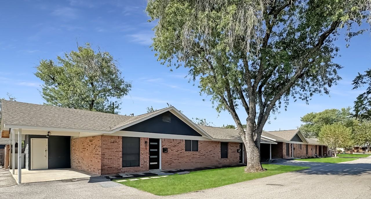 Sunset Trails Duplexes - Photo 2 of 7