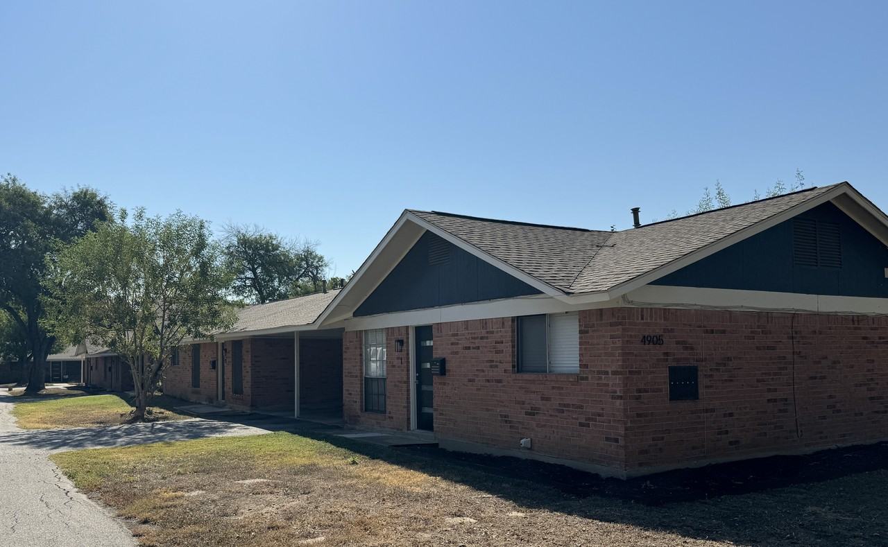 Sunset Trails Duplexes - Photo 4 of 7