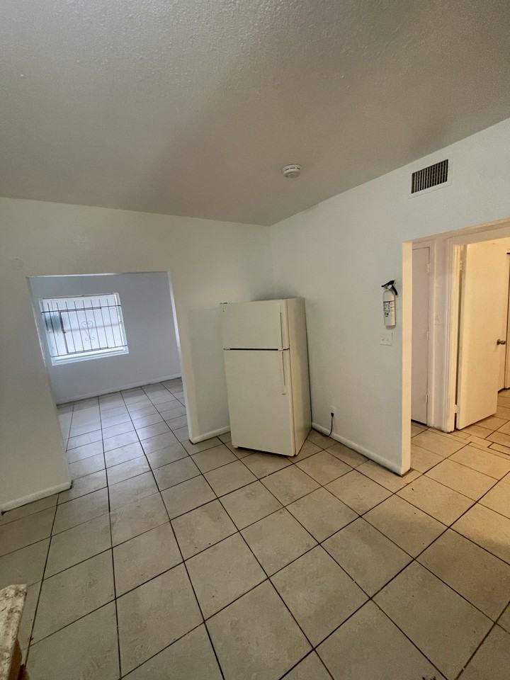 4526 Fairview St #NA - Photo 6 of 25