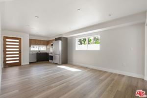 featured image of 716 W 41st Pl #3