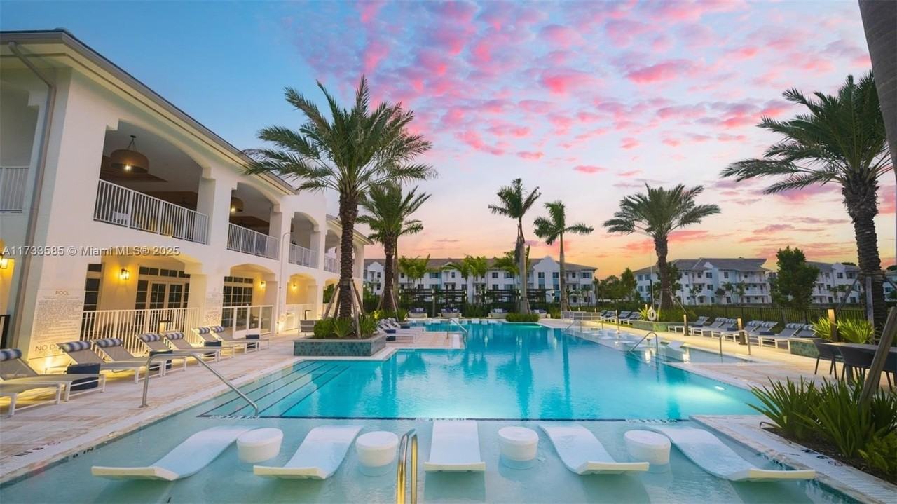 4350 Peregrine Way #C1