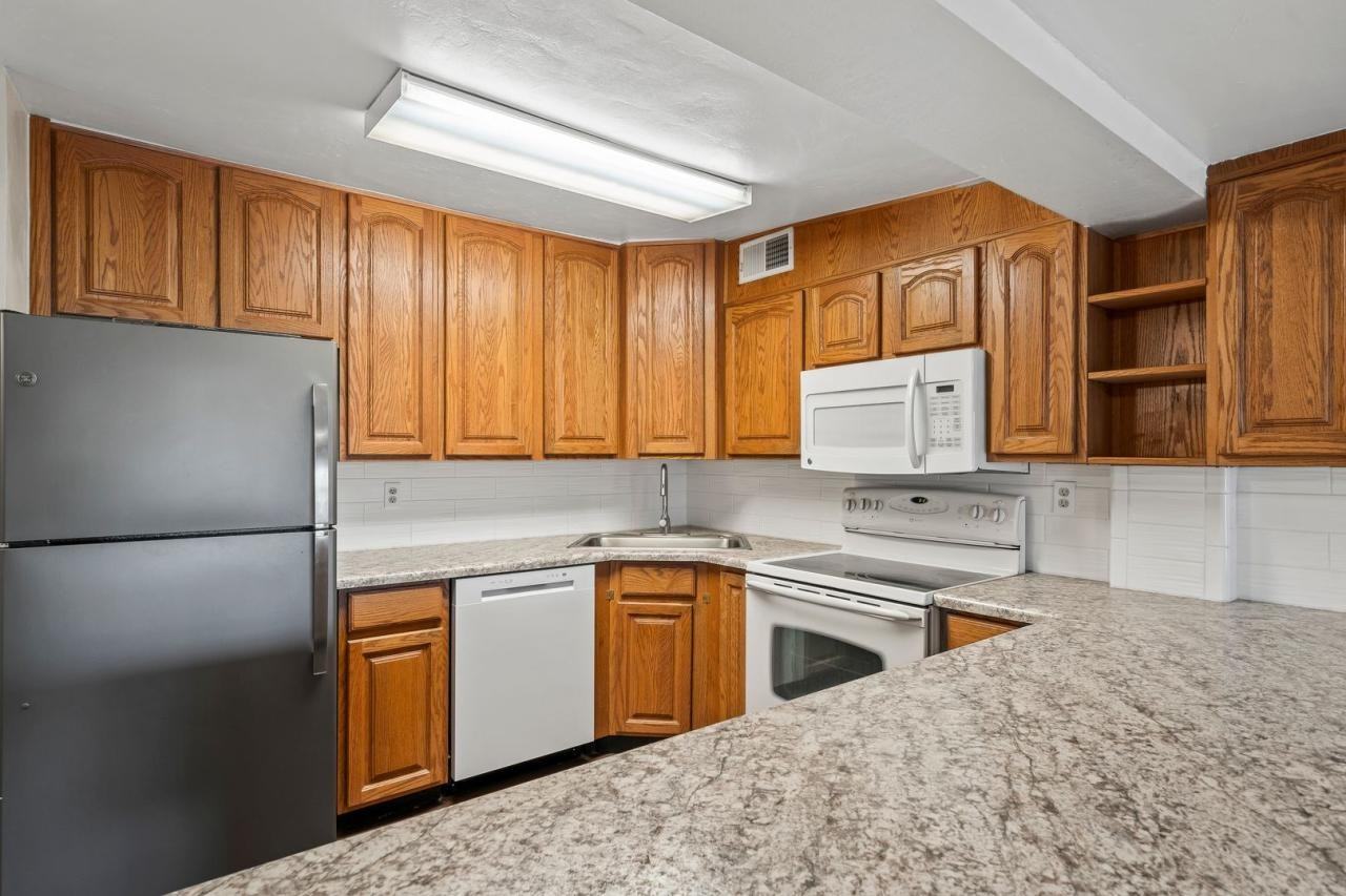 4933 East 27th Street - Photo 3 of 5