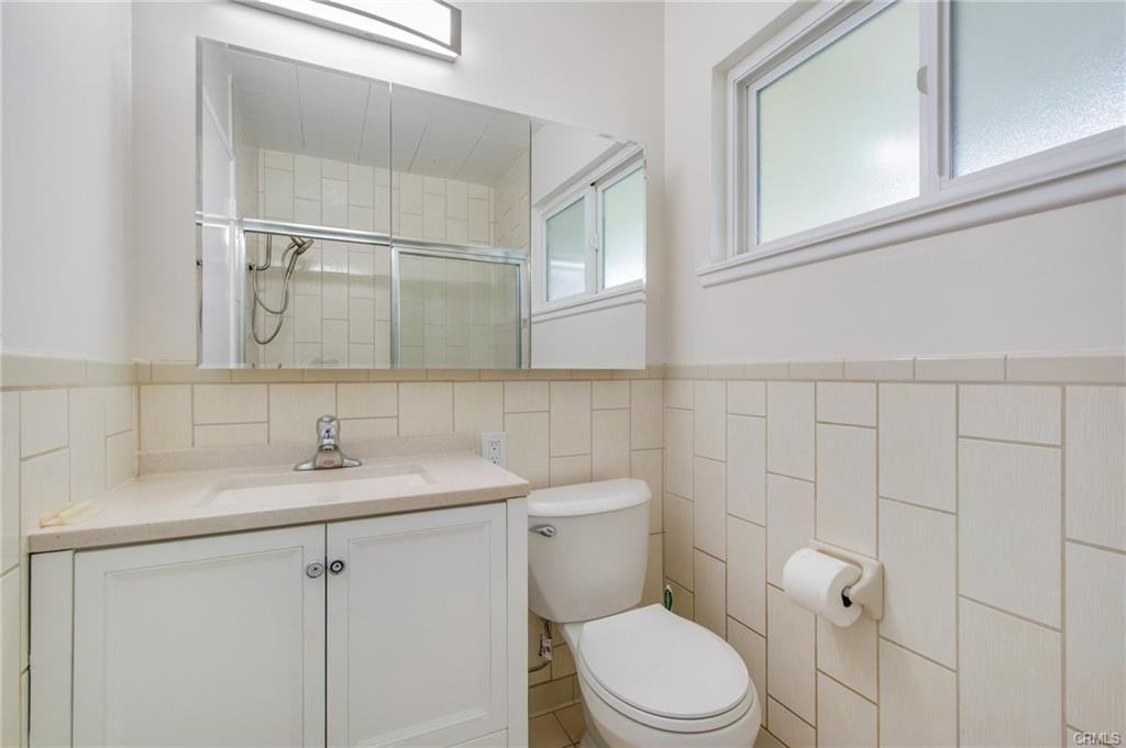 1901 Diana Ln - Photo 2 of 8