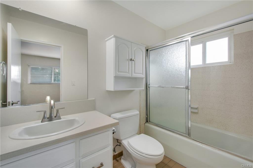 1901 Diana Ln - Photo 3 of 8