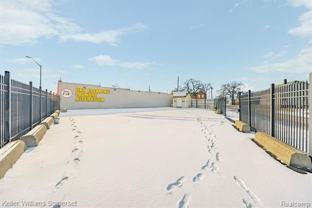 10333 Gratiot Ave - Photo 1 of 1