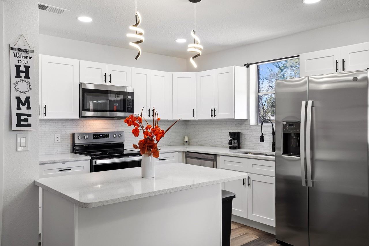 Quan Dr - Photo 3 of 16