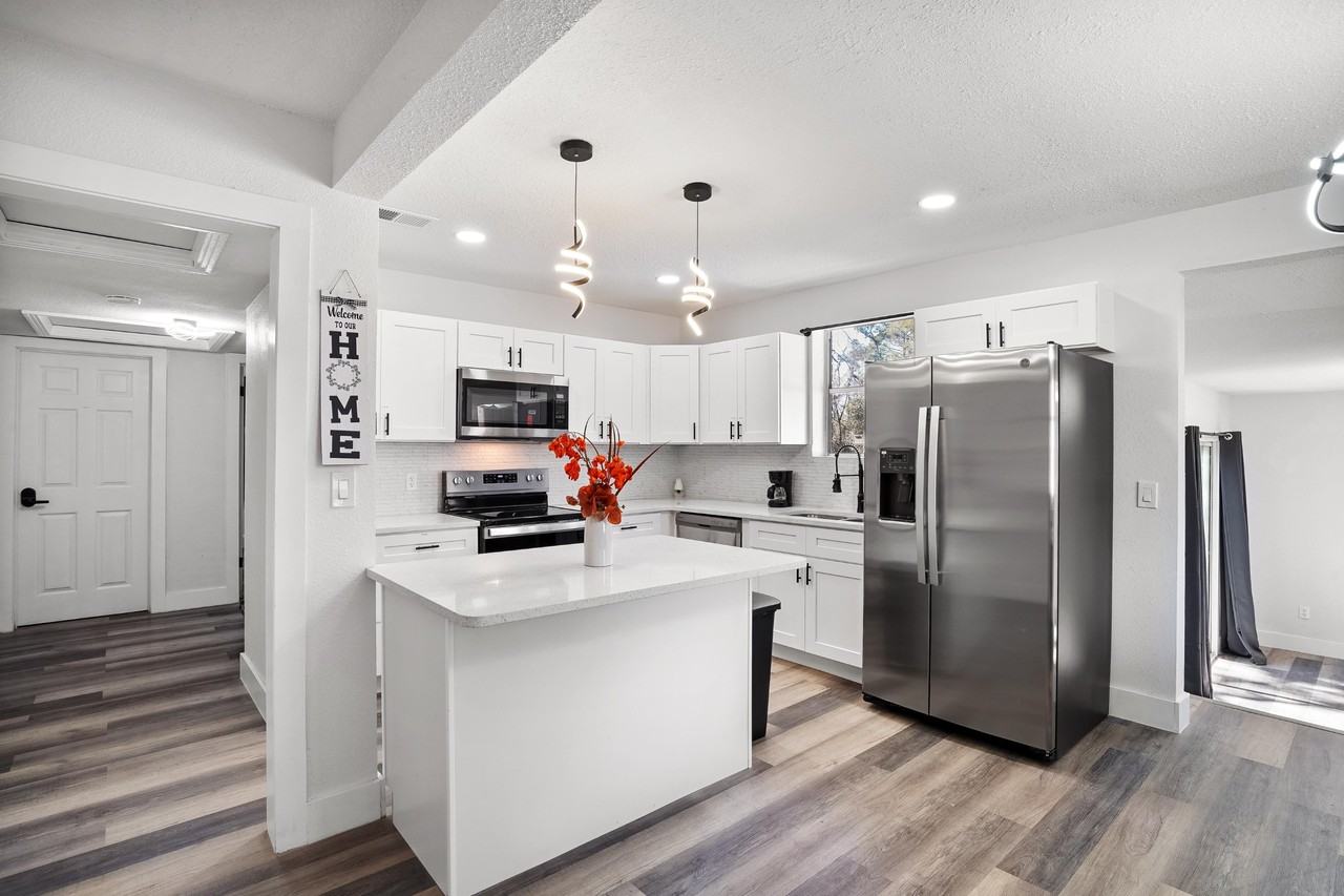 Quan Dr - Photo 4 of 16