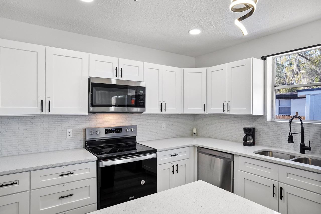 Quan Dr - Photo 7 of 16