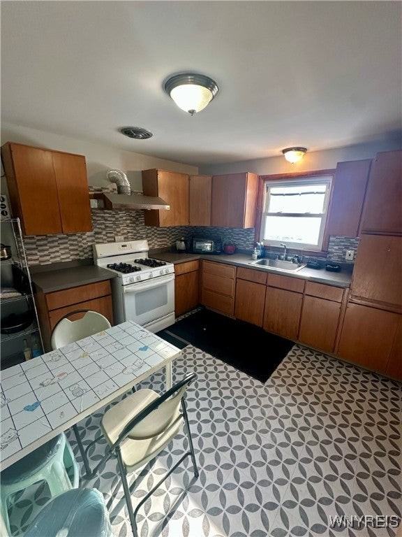 133 Hilton Blvd - Photo 2 of 12