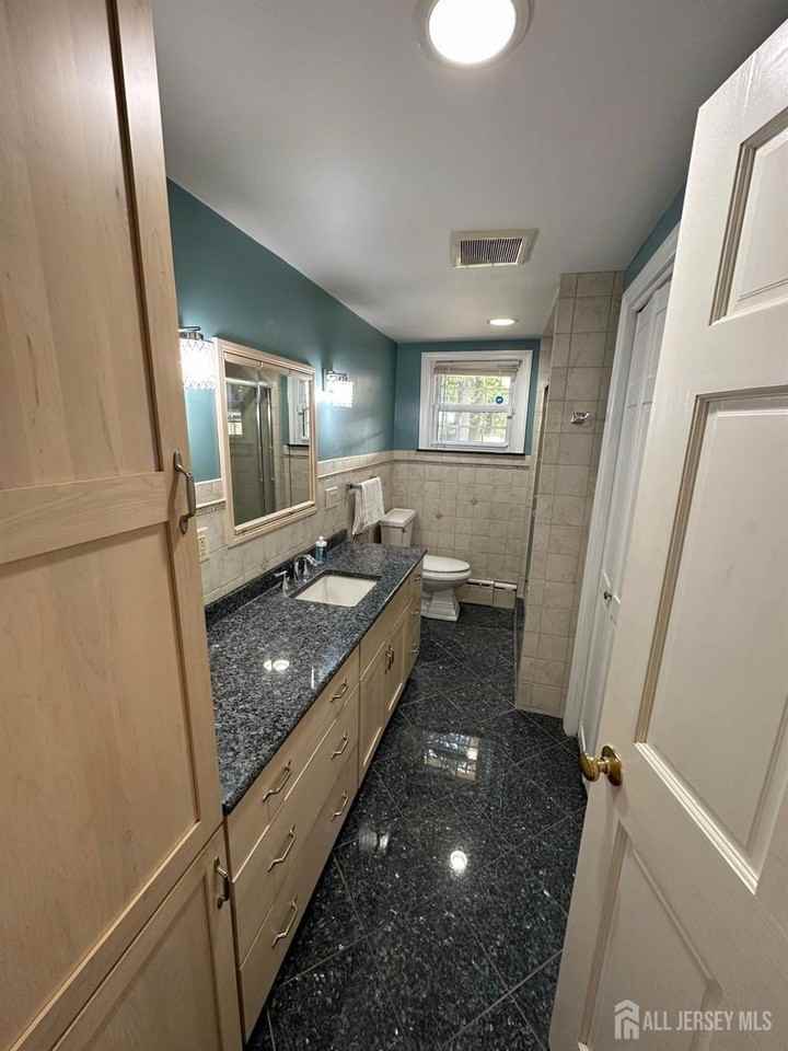 3006 Norwood Ave - Photo 2 of 7