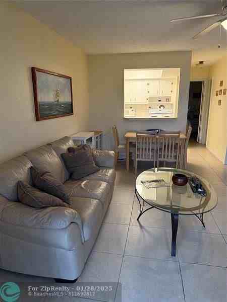 2841 Ne 32nd St - Photo 5 of 13