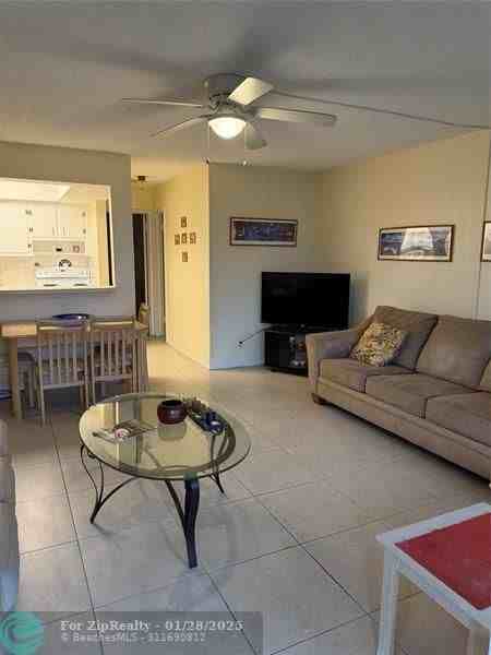 2841 Ne 32nd St - Photo 6 of 13