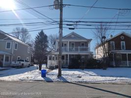 featured image of 612 E Market St 1st Fl