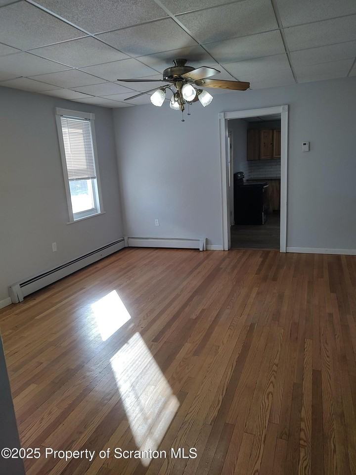 612 E Market St 1st Fl - Photo 6 of 16