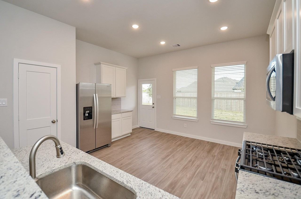 21154 Staked Plains Dr - Photo 3 of 8