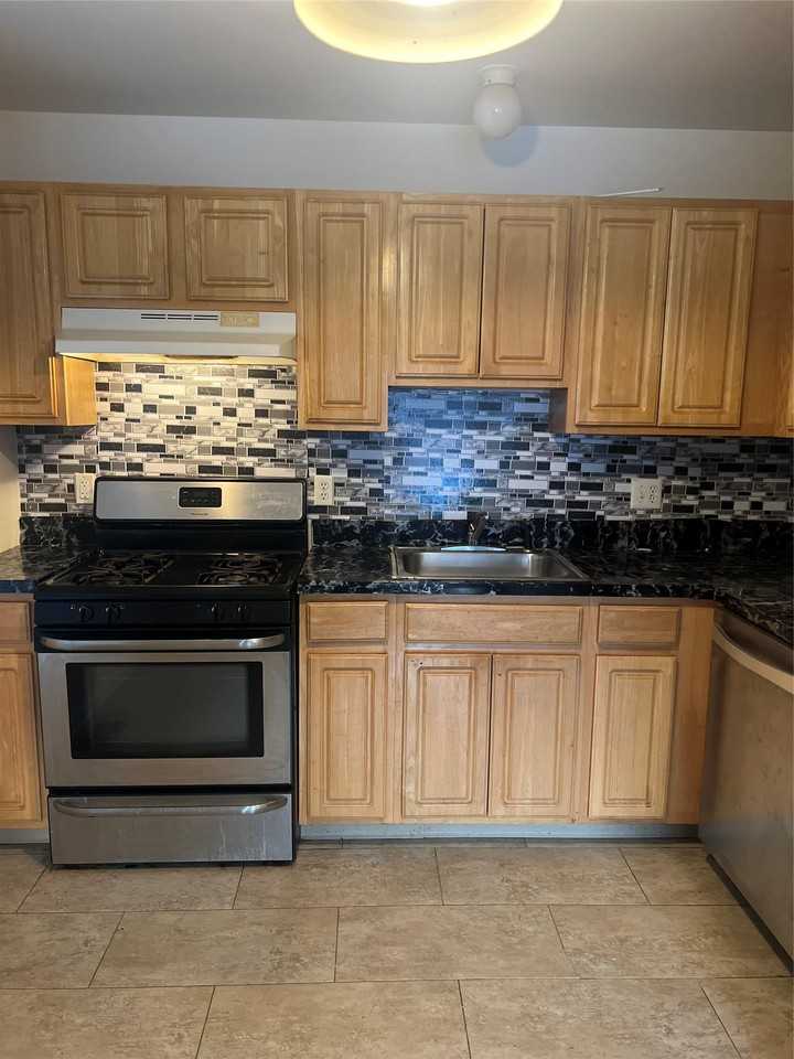 65 Jordan Ln - Photo 2 of 15