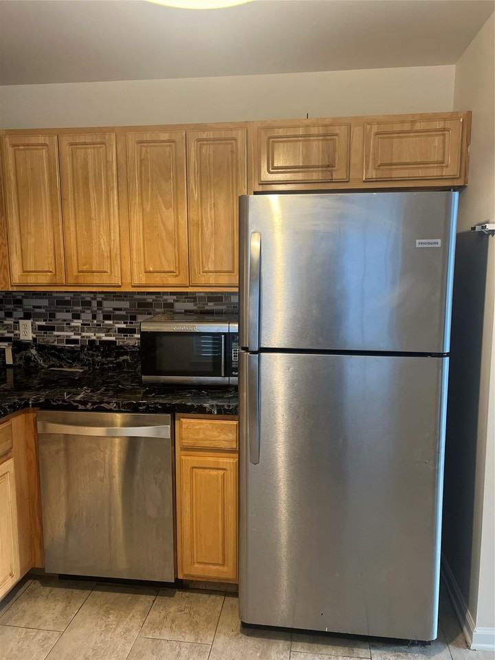 65 Jordan Ln - Photo 3 of 15