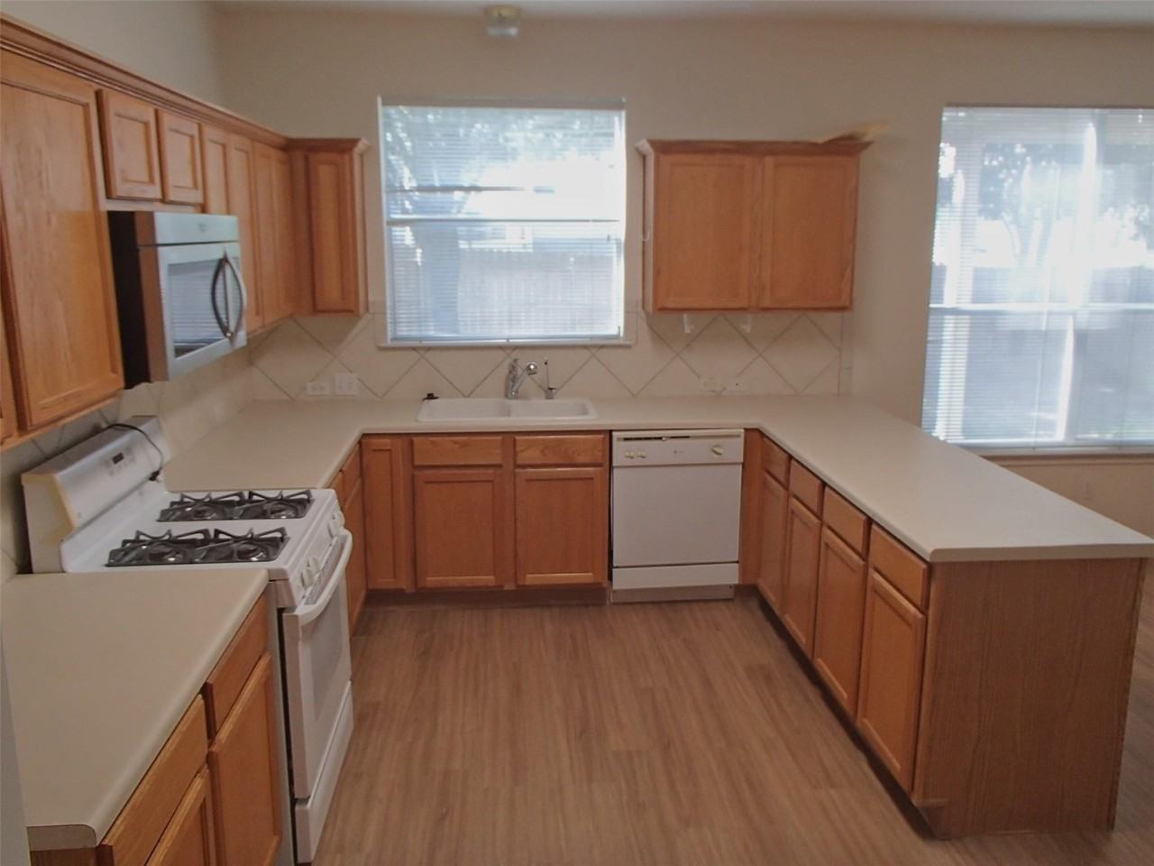 2310 Candle Ridge Trl - Photo 3 of 15