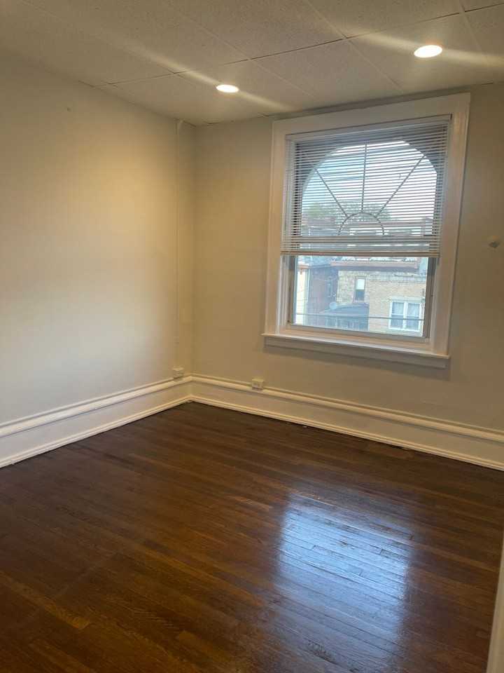 Student Housing - Photo 6 of 37