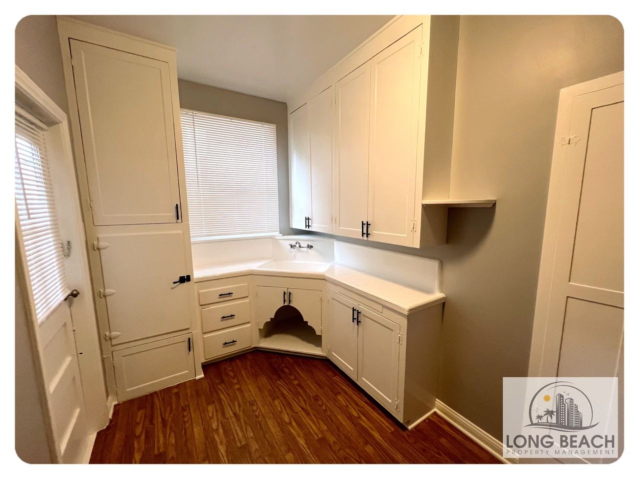 1119 East 4th Street #E - Photo 3 of 12