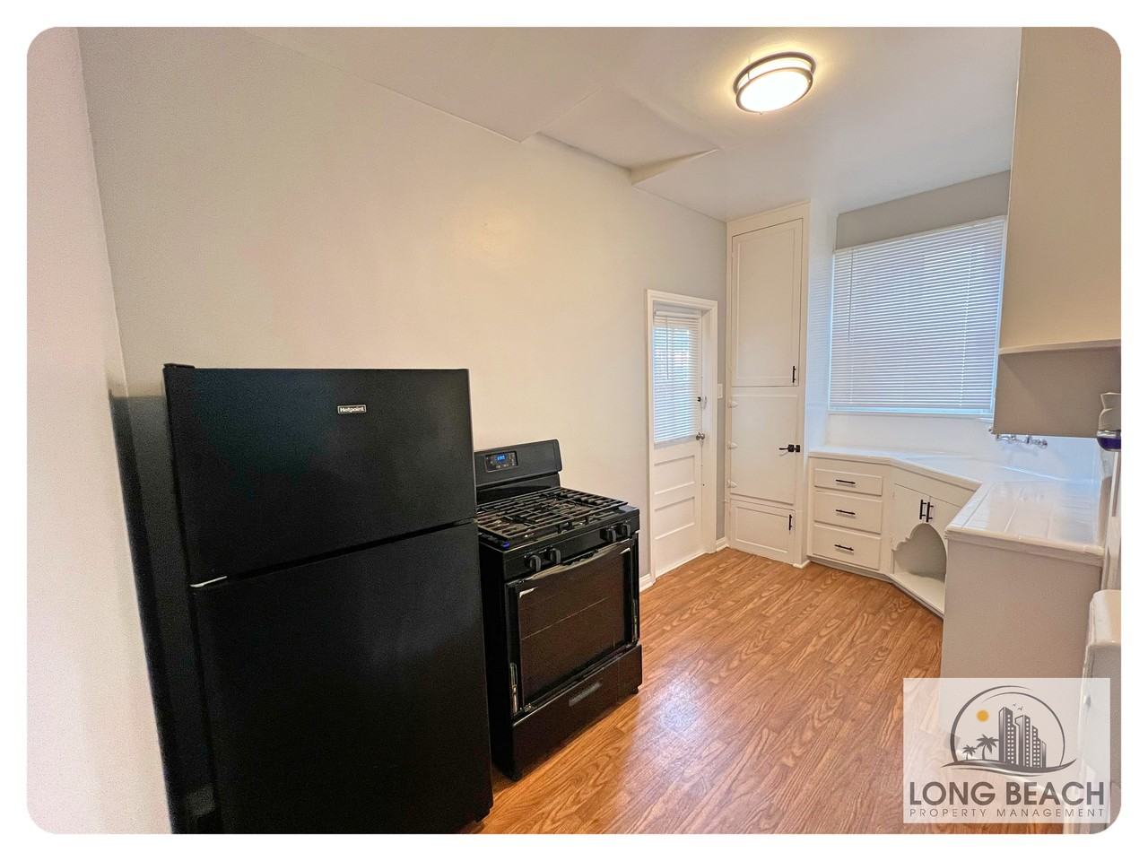 1119 East 4th Street #E - Photo 5 of 12