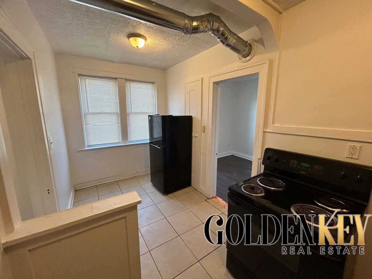 Updated 1 Bed 1 Bath near Midtown - Photo 5 of 12