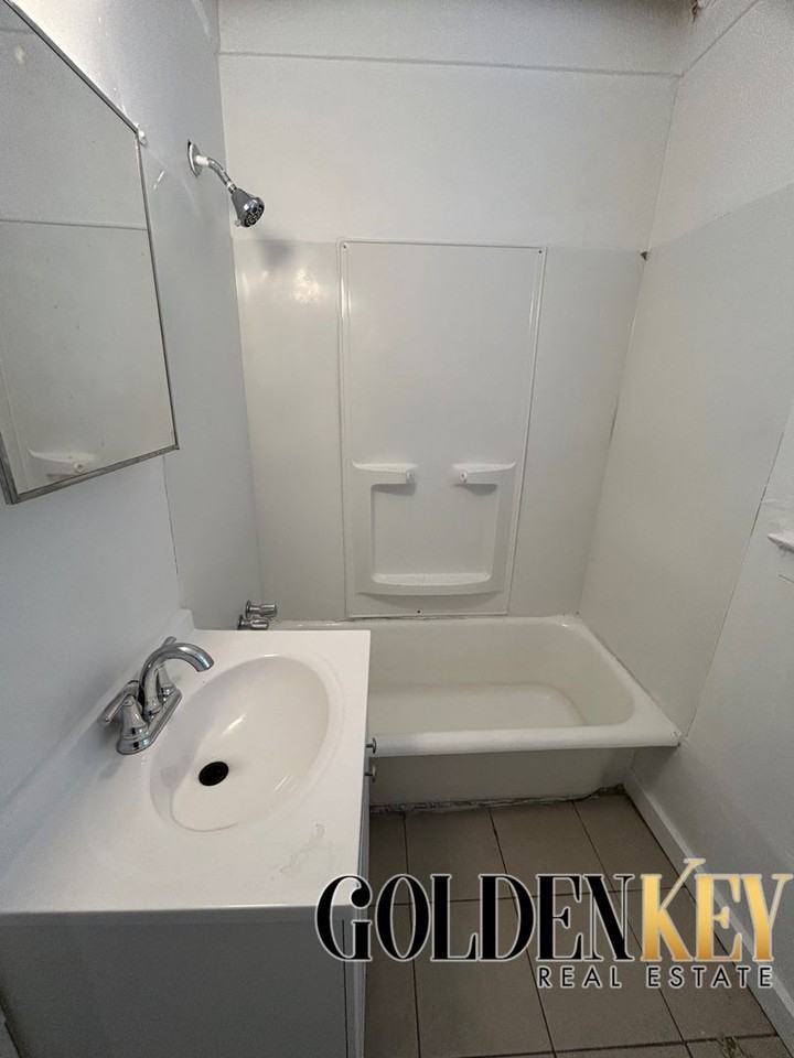 Updated 1 Bed 1 Bath near Midtown - Photo 7 of 12