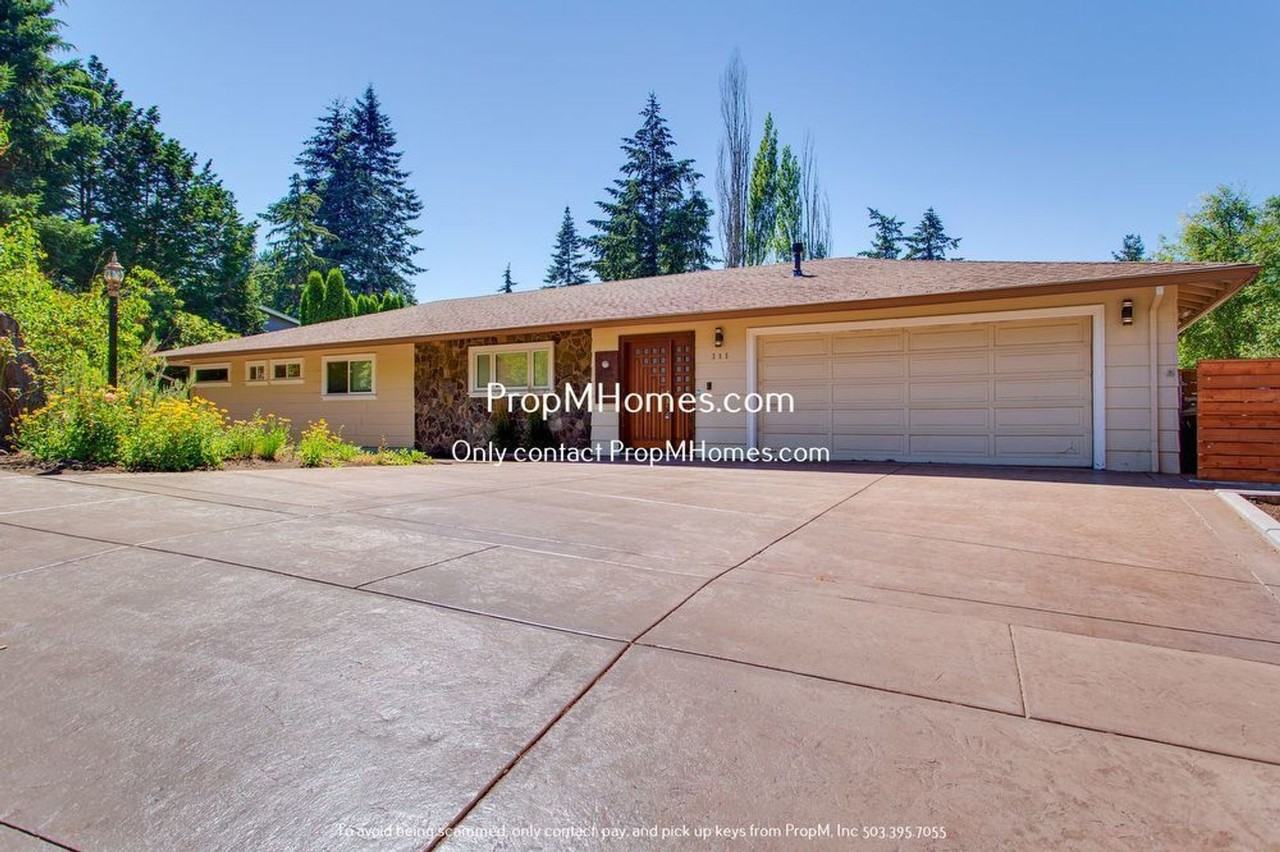 395 Nw 107th Ave - Photo 3 of 36