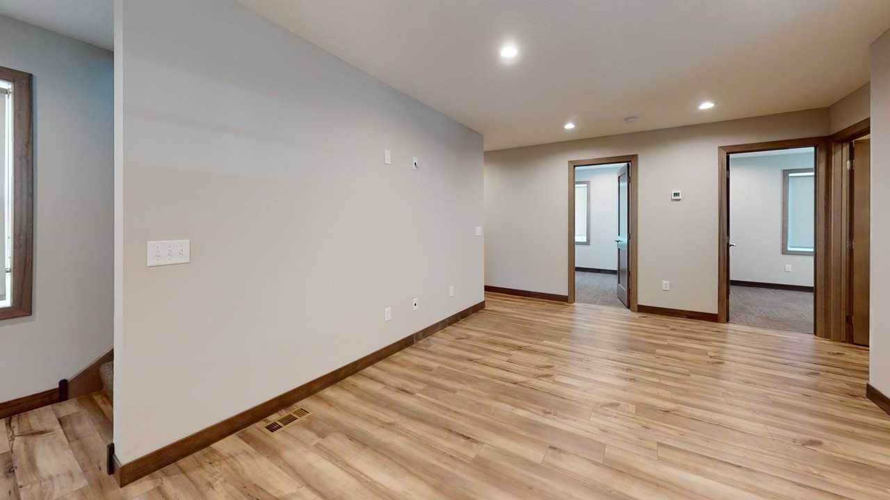 1042 20th Ave Se - Photo 5 of 12
